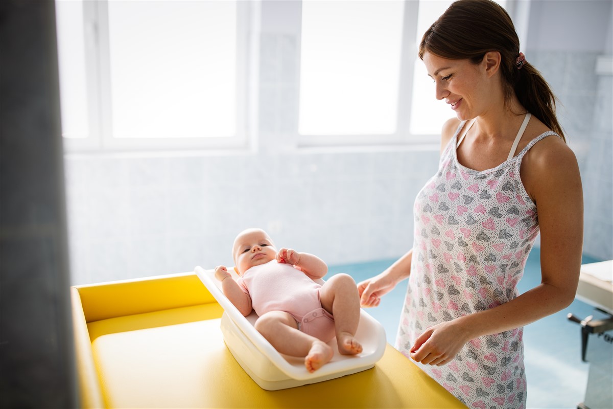 Choisir le bon pèse-bébés : critères et recommandations pour jeunes parents